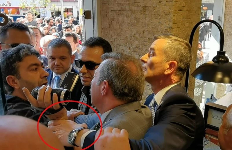 İYİ Parti Genel Başkan Yardımcısı Dikbayır’dan basın mensubuna saldırı girişimi
