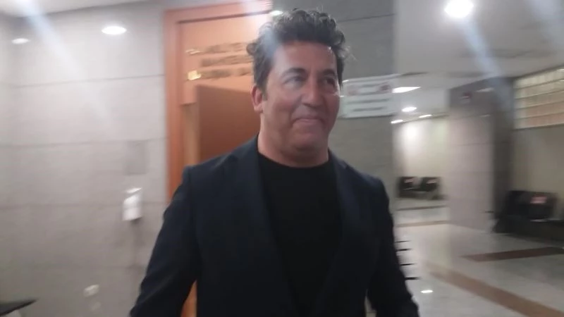 Muhabire hakaret ettiği iddia edilen Emre Kınay’a 2 yıla kadar hapis talebi
