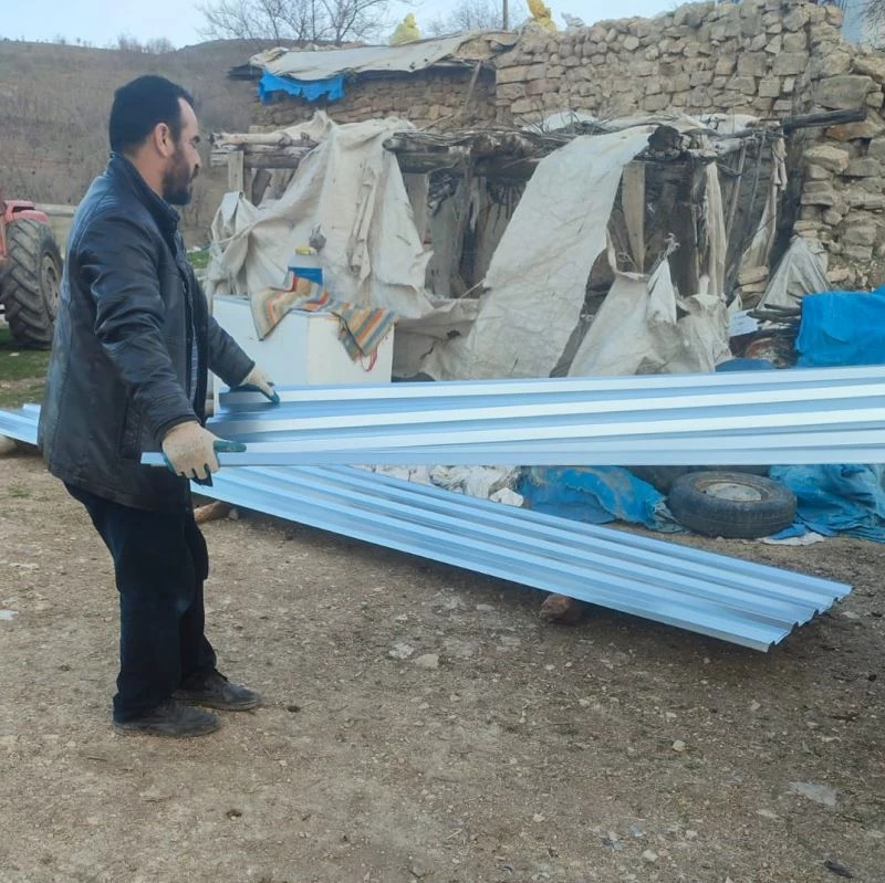 Çermik’te sera ve ahırları zarar gören çiftçilere destek
