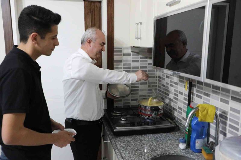 MHP İl Başkanı Yusuf Garip iftara öğrenci evine konuk oldu

