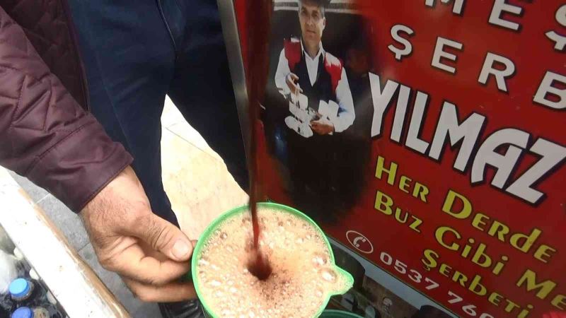 Nisan ayında Diyarbakır’daki soğuk hava meyan kökü şerbeti satışlarını etkiledi

