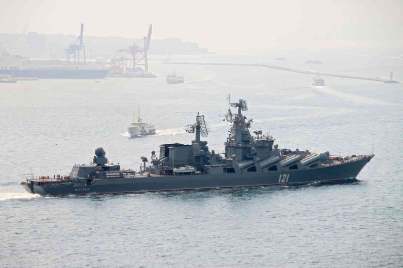 Rusya Savunma Bakanlığı: “Moskova kruvazörü varış limanına çekilmesi sırasında battı”
