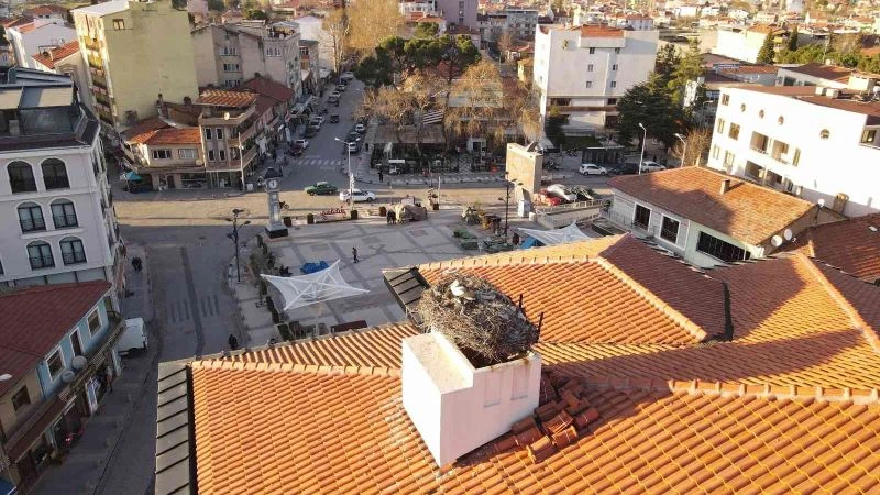 Sındırgı’nın simgesi ’Sağdıç’ leylek yuvasına döndü
