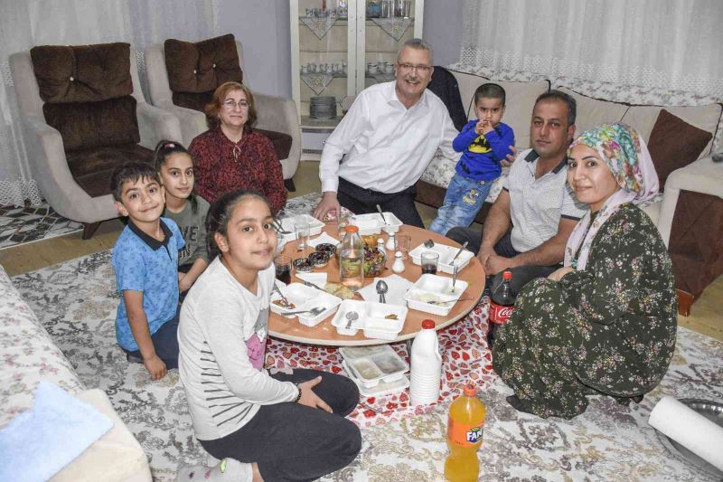 Başkan Özkan iftar sofralarına konuk oluyor
