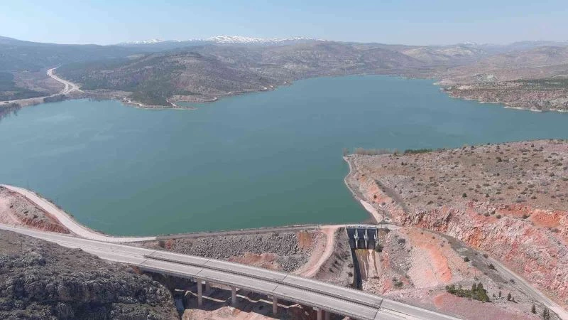 Altınapa Barajı tamamen doldu, savaklama yapıldı
