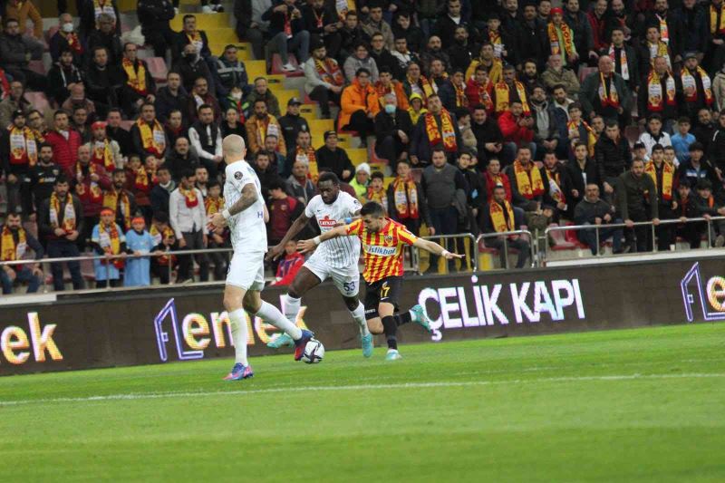 Spor Toto Süper Lig: Kayserispor: 0 - Çaykur Rizespor: 0 (Maç devam ediyor)
