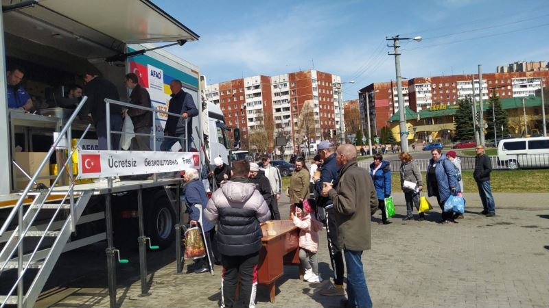 Kocaeli’nin yardım tırı Ukrayna’da yemek dağıtımına devam ediyor
