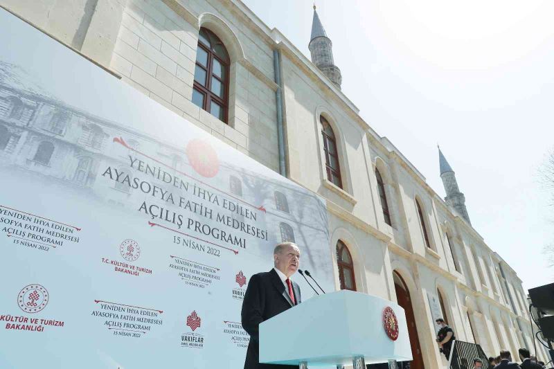 Cumhurbaşkanı Erdoğan: “Tek parti zihniyetinin bir utanç lekesini daha ortadan kaldırıyoruz”