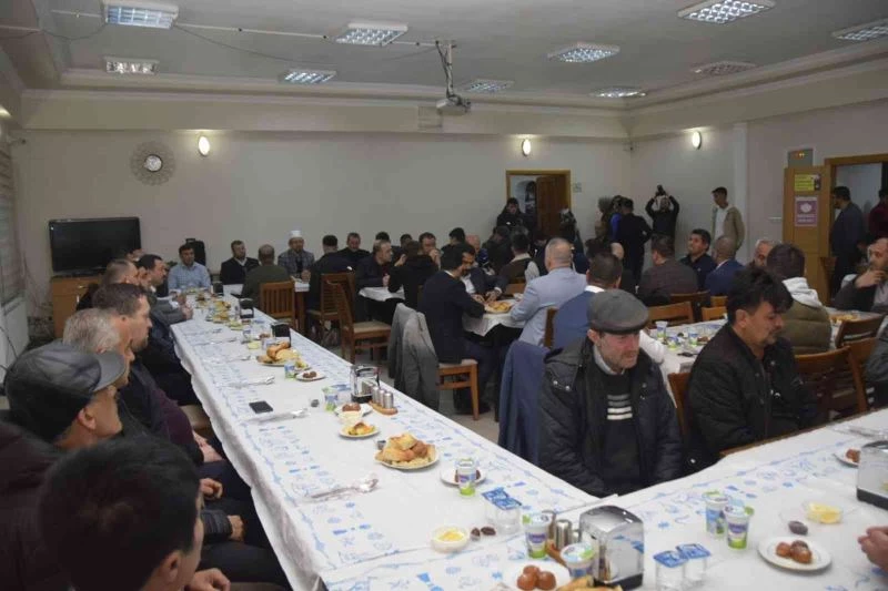 MHP’den Dursunbey’e iftar çıkartması
