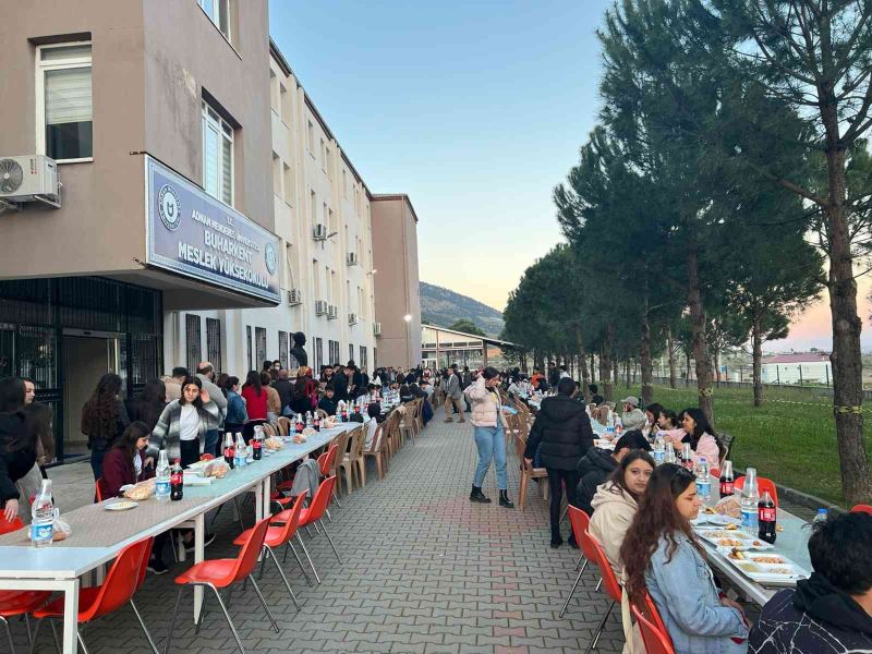 ADÜ Buharkent MYO iftar yemeğinde bir araya geldi
