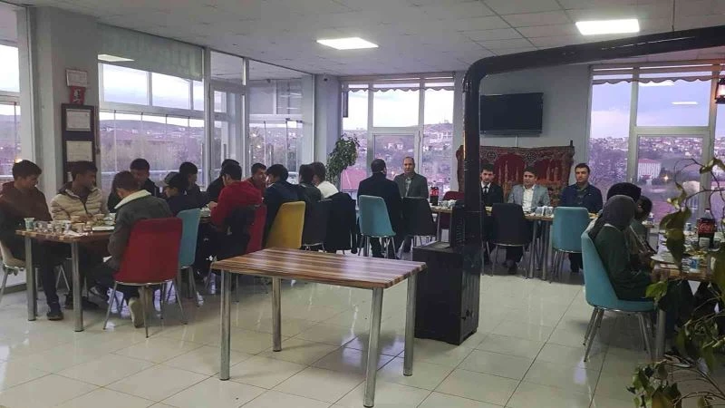 Karakeçili İlçe Müftülüğü öğrencilerle iftar yemeğinde buluştu
