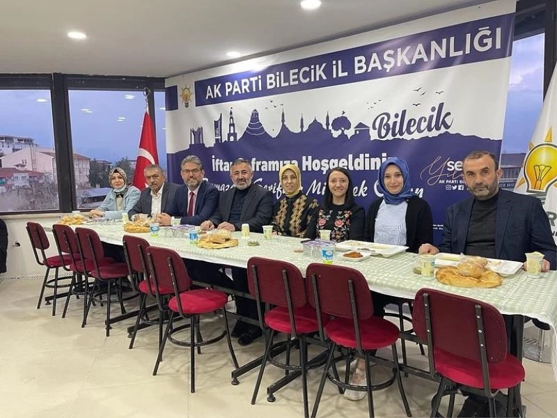 AK Parti teşkilatları iftarda bir araya geldi
