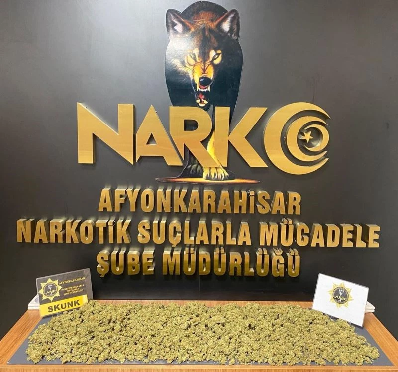 Uyuşturucu tacirinin zulasını eğitimli narkotik köpeği patlattı
