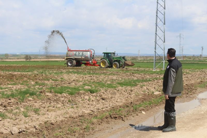 Çiftlik atıkları, tarlalarda hayat buluyor
