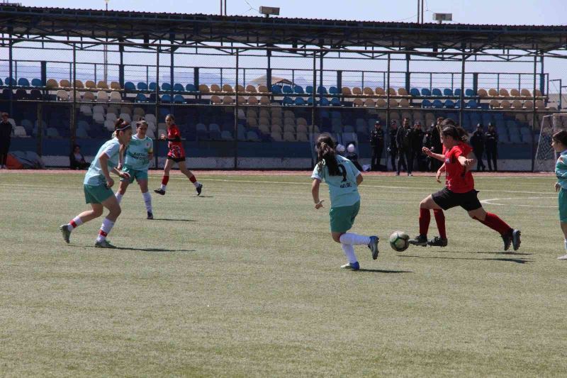 Nuhspor Kadın Futbol Takımı, 1. Lig’e çıktı
