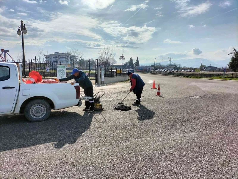 Karda bozuldu, ekipler tamir etti
