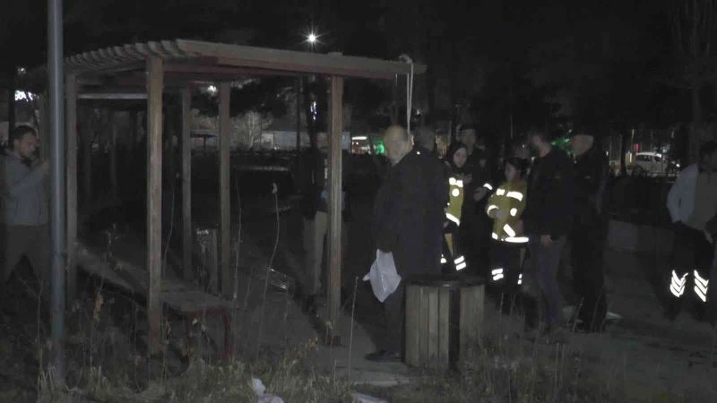 Voleybol oynarken iple boynundan asılı halde erkek cesedi buldular
