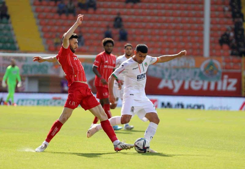 Spor Toto Süper Lig: Alanyaspor: 0 - Antalyaspor: 2 (İlk yarı)