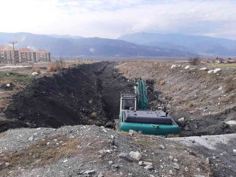 Kargı’da TOKİ Konutlarını etkileyen dere ıslah ediliyor
