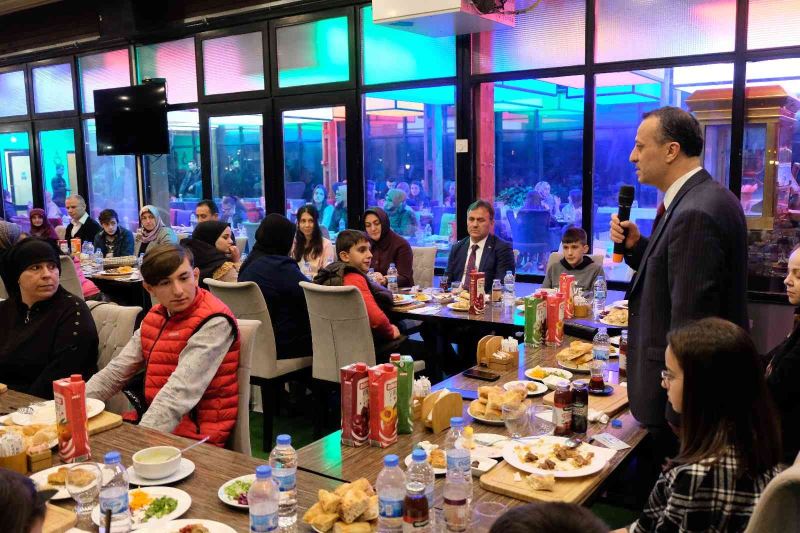 Vali Taşbilek yetim çocuklarla iftar yaptı, bowling oynadı
