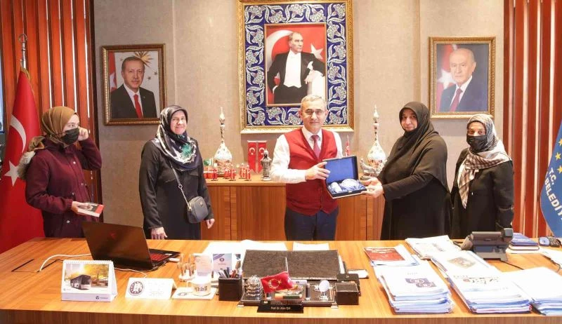 Derneğin aile okulu ve kültürel faaliyetleri hakkında bilgi verdiler
