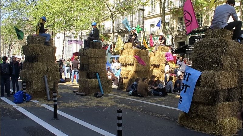 Fransa’da iklim aktivistleri cumhurbaşkanı adaylarını protesto etti
