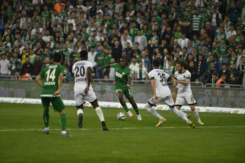 Bursaspor’da Thievy Bifouma süresiz kadro dışı bırakıldı