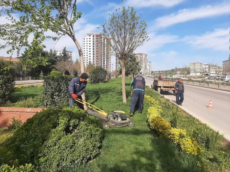 Kilis’teki park ve refüjlerde yaz hazırlığı
