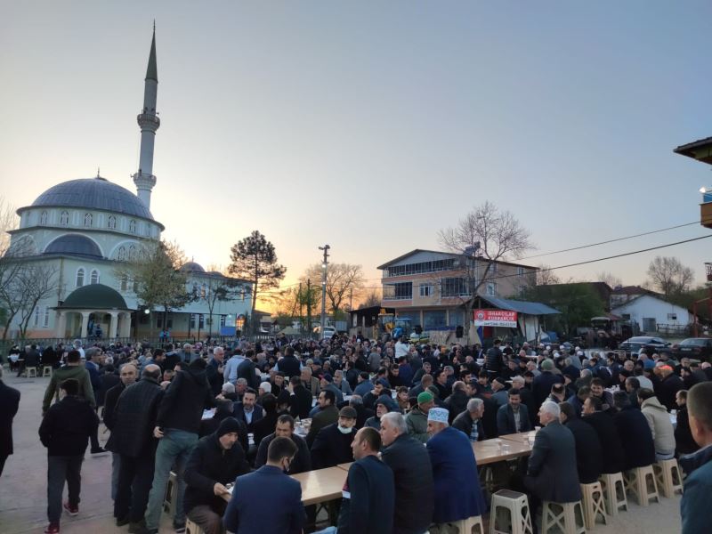 İshakçılar’da iftar sofrası kuruldu
