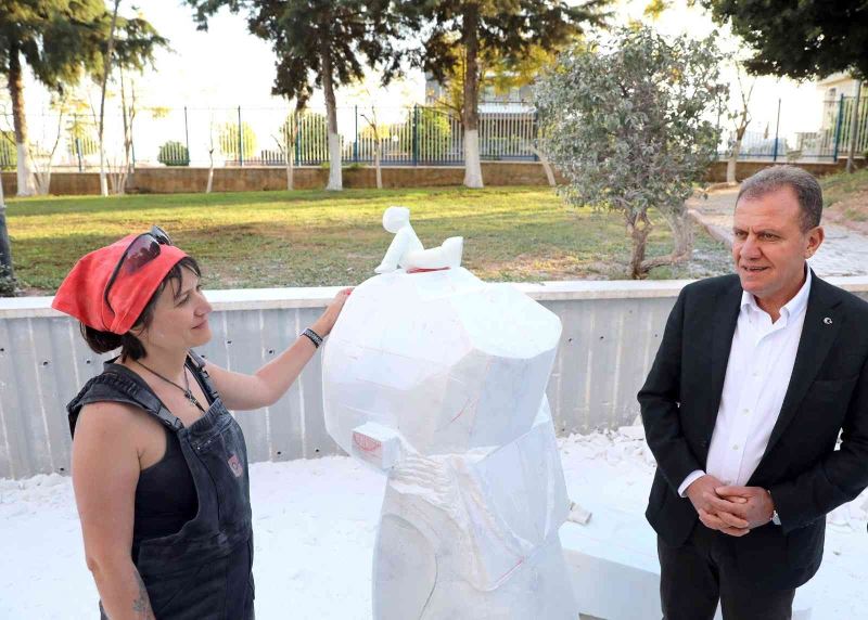 Başkan Seçer, ’Umut Çocuk’ heykelinin çalışmalarını inceledi
