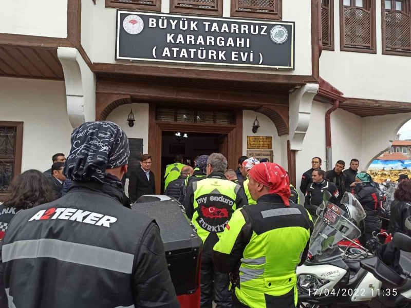 400 motorcudan Büyük Taarruz’un yönetildiği Atatürk Evi’ne ziyaret
