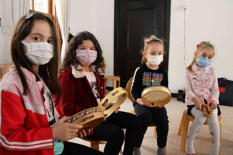 Bozüyük Belediyesi Çocuk Şenliği Sanatevi’nde devam ediyor
