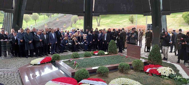 8. Cumhurbaşkanı Turgut Özal vefatının 29. yılında kabri başında anıldı
