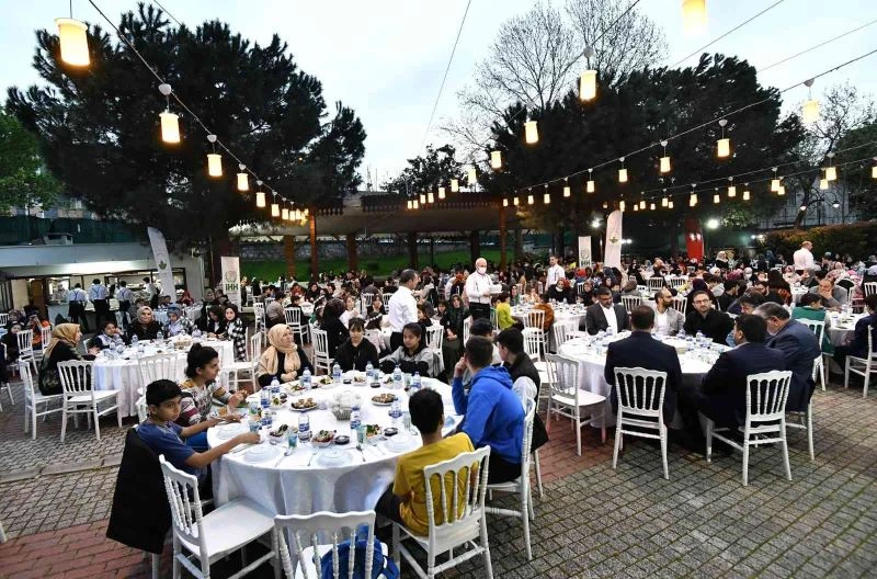 ’Yetim Gülerse Dünya Güler’
