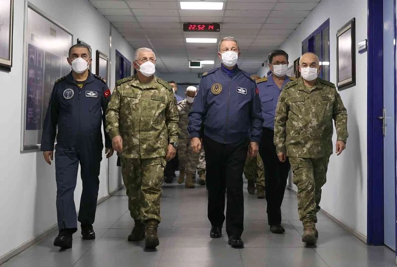 Mehmetçik Irak’ın kuzeyindeki terör yuvalarına yönelik Pençe Kilit Operasyonu’nu başlattı
