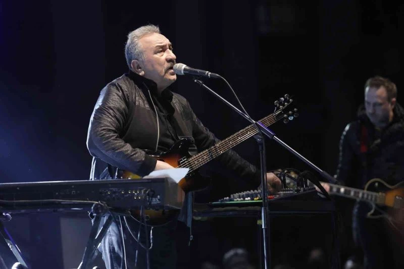 Muazzez Ersoy ve Ümit Besen Sincan’da konser verdi
