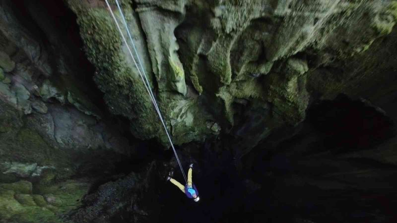 Yalovalı dağcılardan 50 metre derinliğindeki dikey mağaraya iniş
