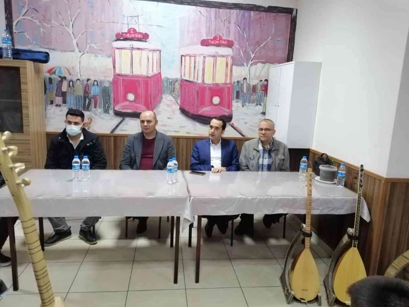 Kaymakam Uyar bağlama kursunu ziyaret etti
