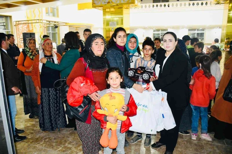 Yetimler iftarda bir araya geldi
