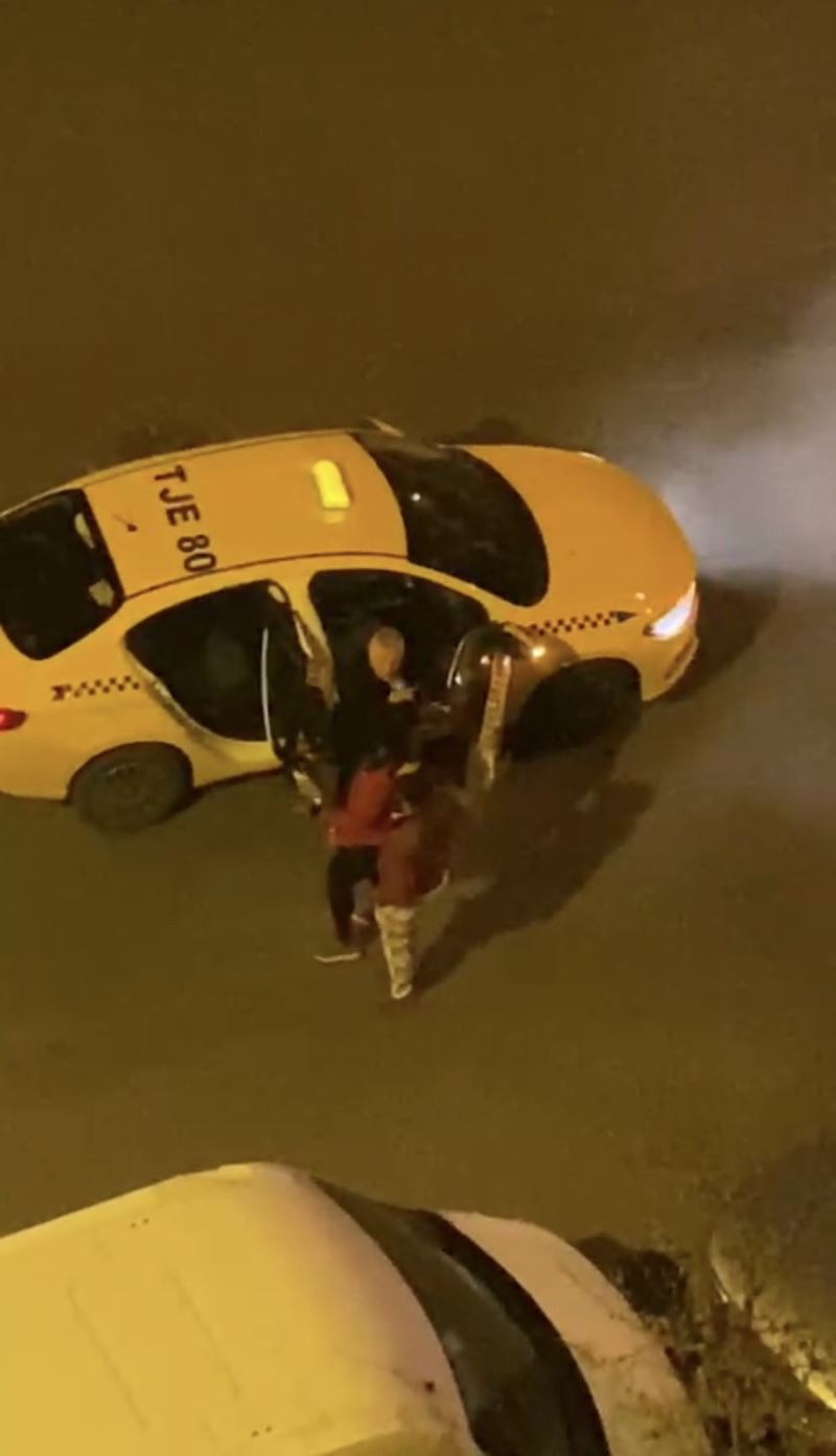 İstanbul’da bıçaklı taksici dehşeti: “Seni bıçaklarım” diyerek çifti kovaladı
