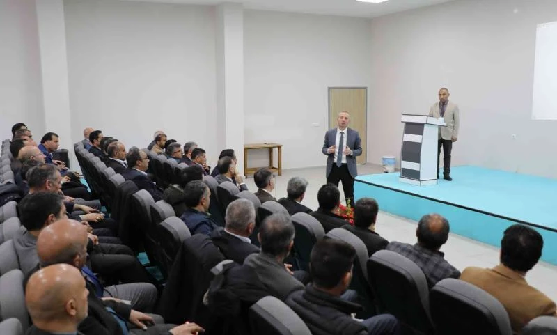 Ağrı’da okul ve kurum yöneticilerine yönelik mesleki gelişim seminerleri başladı
