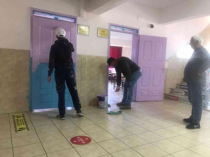 Hassa Belediyesi hasarlı okulları onarıyor
