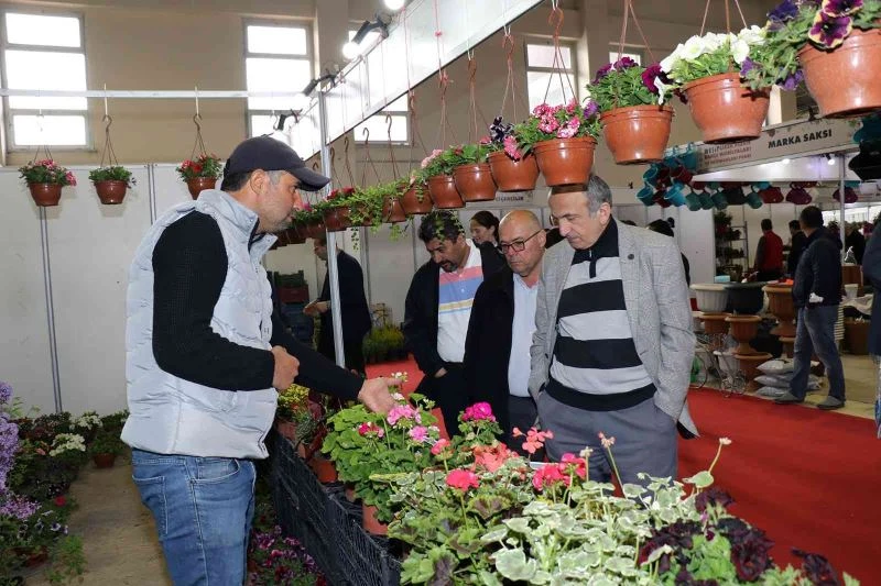 Mesir Çiçek Fuarı kapılarını açtı
