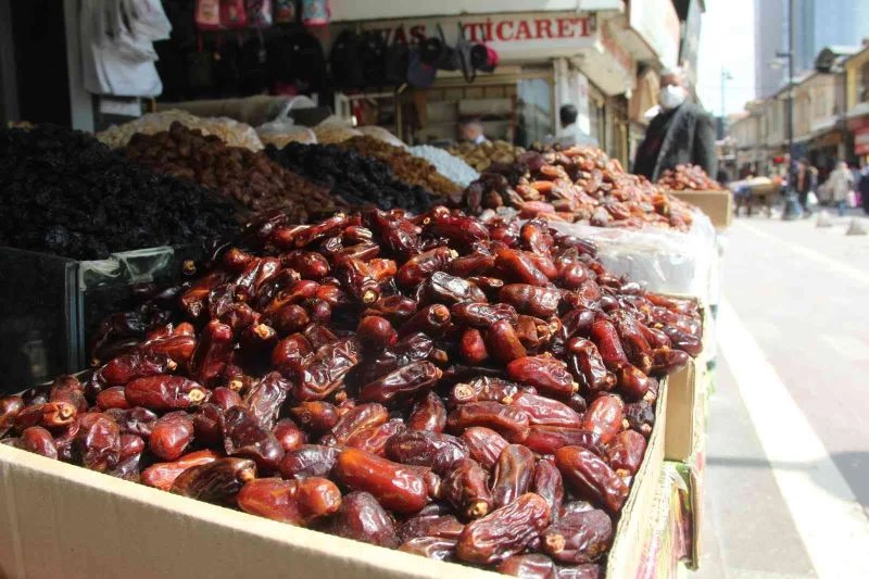 Hurmalar tezgahları renklendirdi
