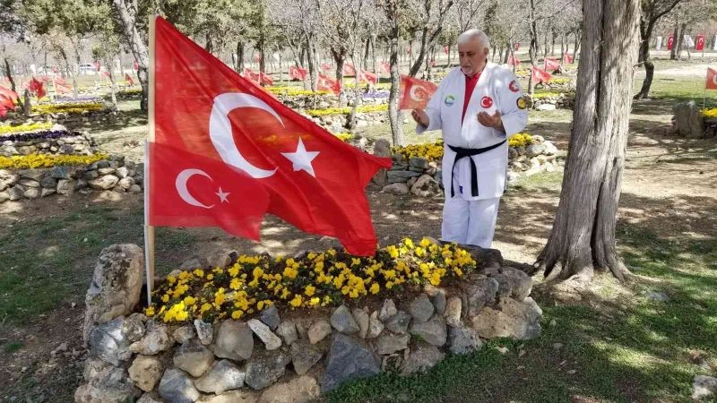 65 yaşındaki judocu, Cabar’da şehit edilen 83 kişi için yürüdü
