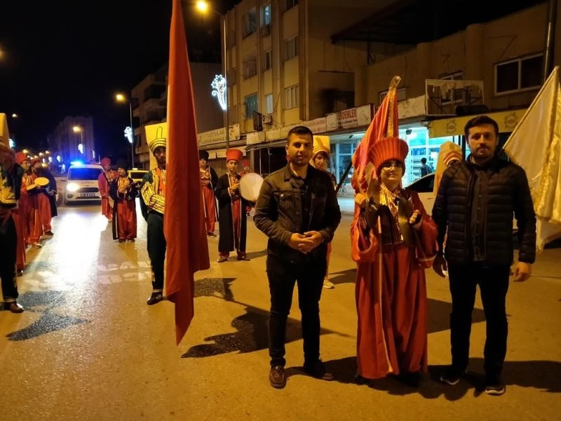 Erzinli vatandaşlar mehter marşı ile sahura kalktı
