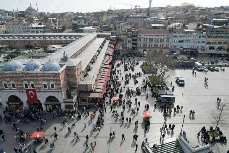 Eminönü’nde ilk iftar öncesi yoğunluk yaşandı
