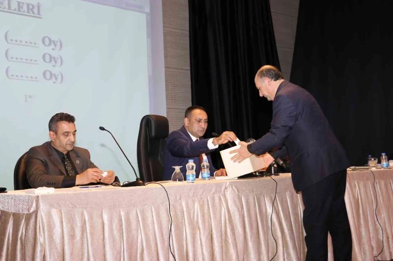 Toroslar Belediye Meclisinde encümen ve komisyon üyeleri seçildi
