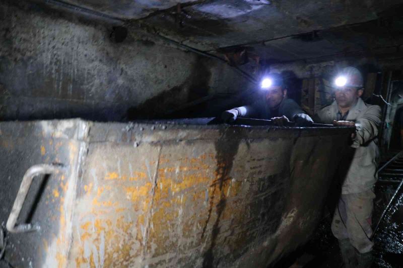 Madenciler ilk sahurunu yerin 300 metre altında yaptı
