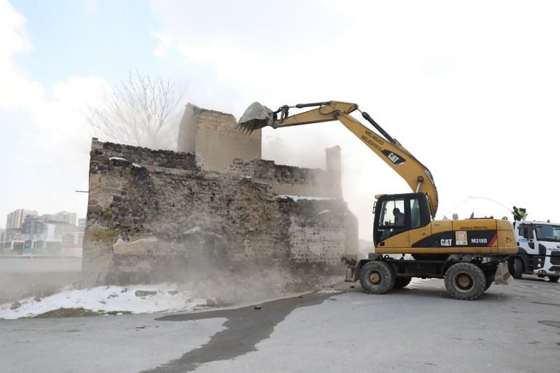 Melikgazi, daha güzel bir çevre için metruk bina yıkımları devam ediyor
